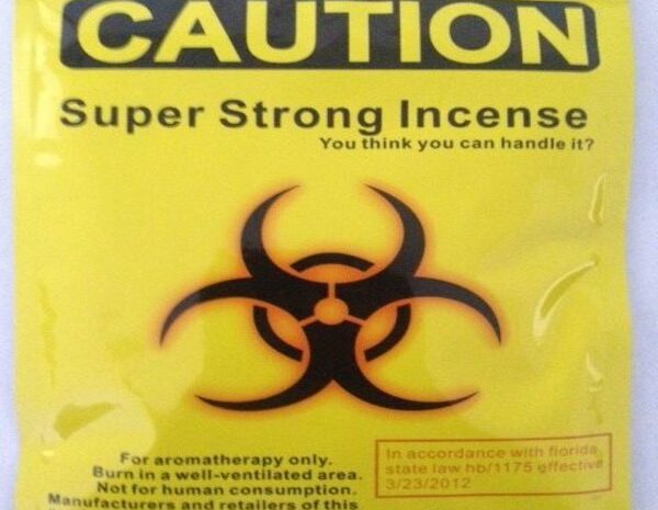 Compre en línea el incienso Caution Super Strong, una potente mezcla de hierbas de primera calidad.